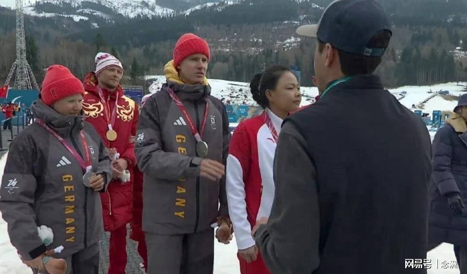 盛世娱乐官网娱乐-德国选手拒与中国选手合影！原因曝光 乌克兰国旗被没收愤怒抗议