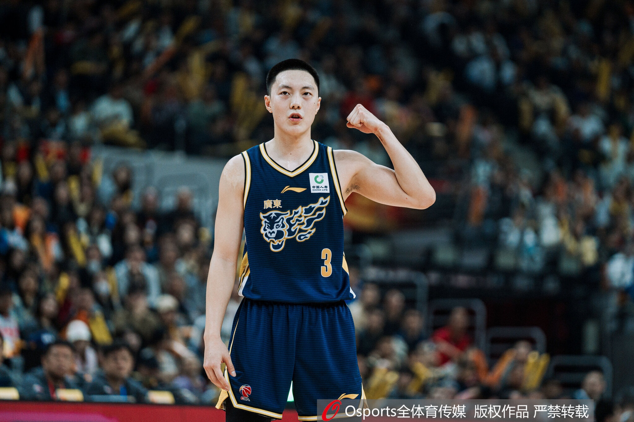 盛世娱乐官网-媒体人：今天要给胡明轩足够的尊重 末节&amp;加时赛拖着伤腿帮助球队